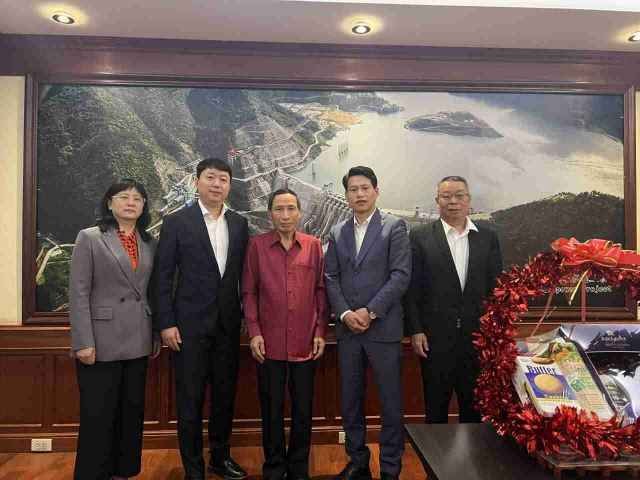 ~1SUGA4(C37_)_{}W0G01K2_tmb